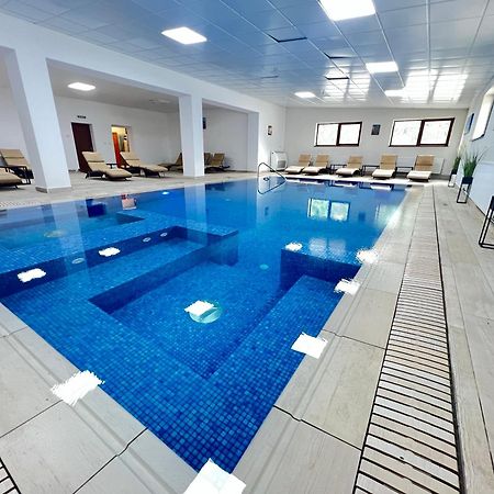 Hotel Class Brezoi Eksteriør billede