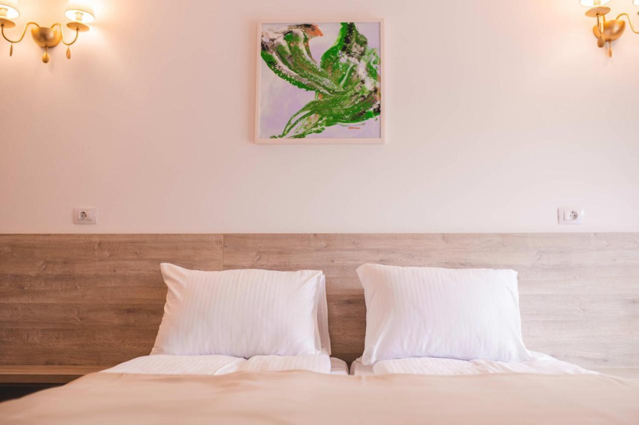 Hotel Class Brezoi Eksteriør billede