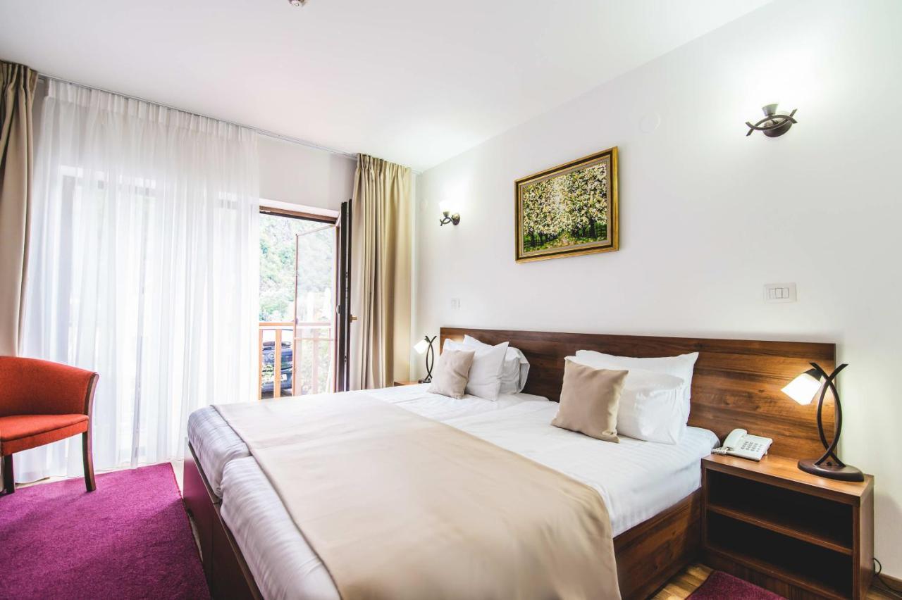 Hotel Class Brezoi Eksteriør billede