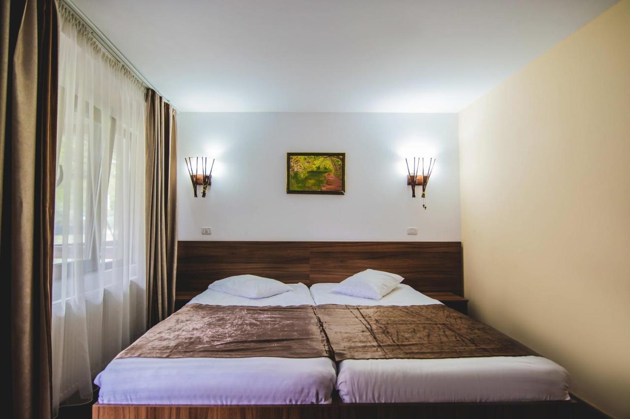 Hotel Class Brezoi Eksteriør billede