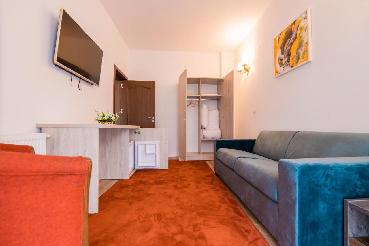 Hotel Class Brezoi Eksteriør billede