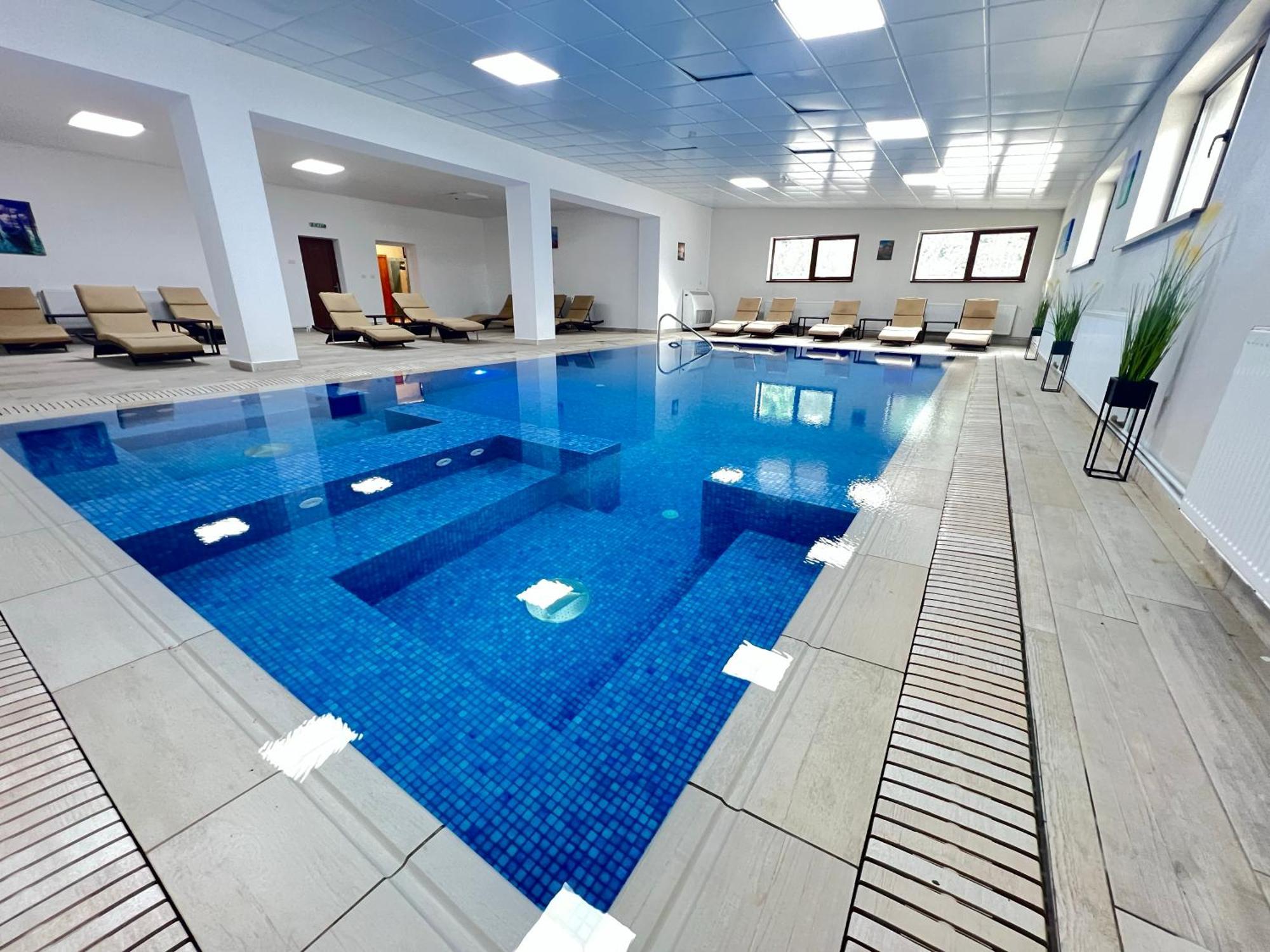 Hotel Class Brezoi Eksteriør billede